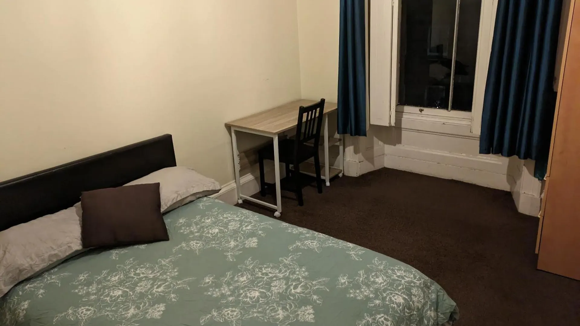 Edinburgh Central Lauriston Roomz 0*,